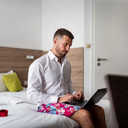 1bitcoinhotel Princess Self Check-in 3* Plochingen
